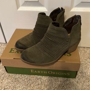 Earth Origins Amanda Suede Bootie -Color: Olive - Size 6.5